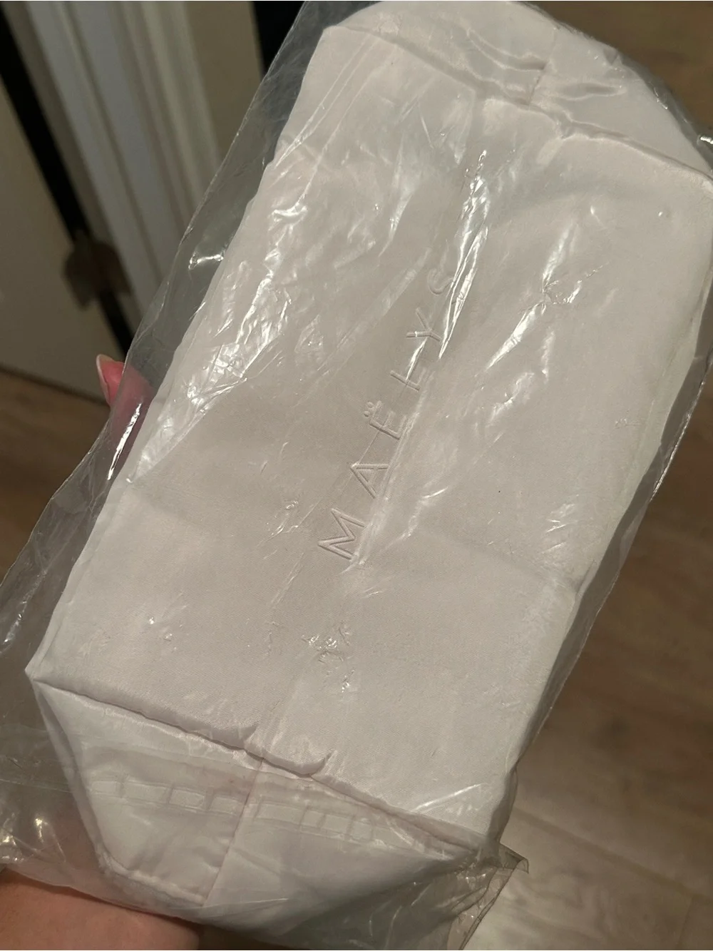 MAËLYS Cosmetic Pouch - Soft Quilted Makeup Case, Cream, NWT